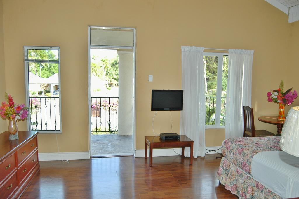 Guest House Villa Mishkan Runaway Bay Habitación foto