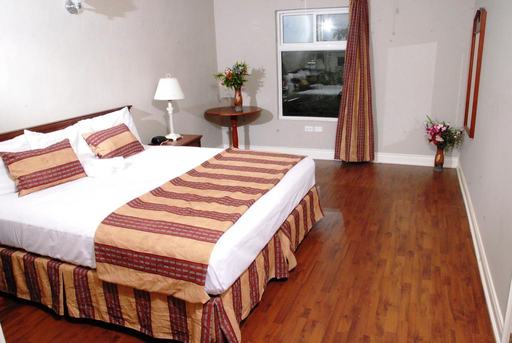 Guest House Villa Mishkan Runaway Bay Habitación foto