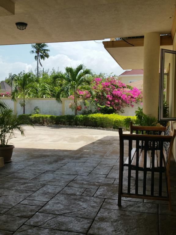 Guest House Villa Mishkan Runaway Bay Exterior foto